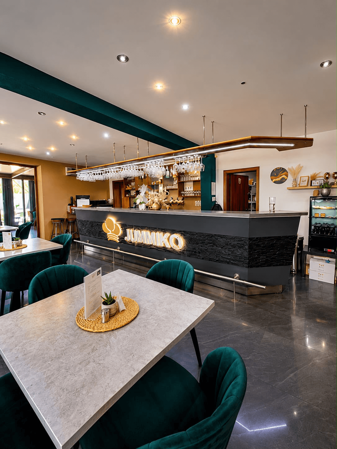 Bar reštaurácie JUMMIKO